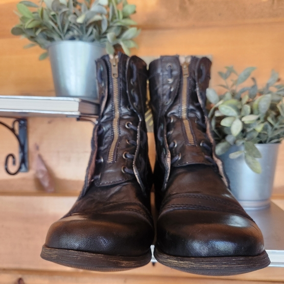 Steve Madden ๐ Trojann Black Leather Combat Boots Cap Toe Vertical Lace Men 11D - Picture 2 of 12